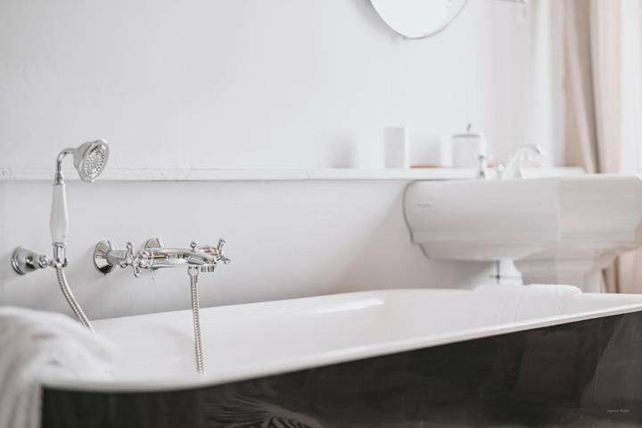 Location de vacances pour 12 personnes, avec jardin ainsi que vue et piscine, animaux acceptés à Puycelsi - 4