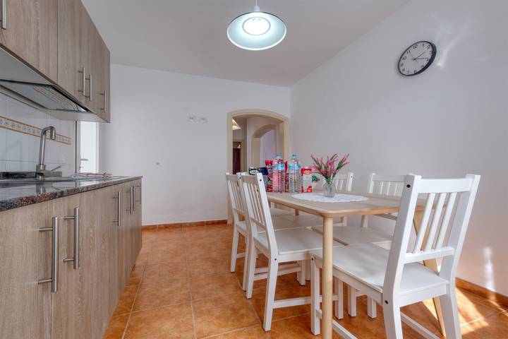 Location de vacances pour 6 personnes, avec terrasse et vue sur l’océan à La Santa - 3