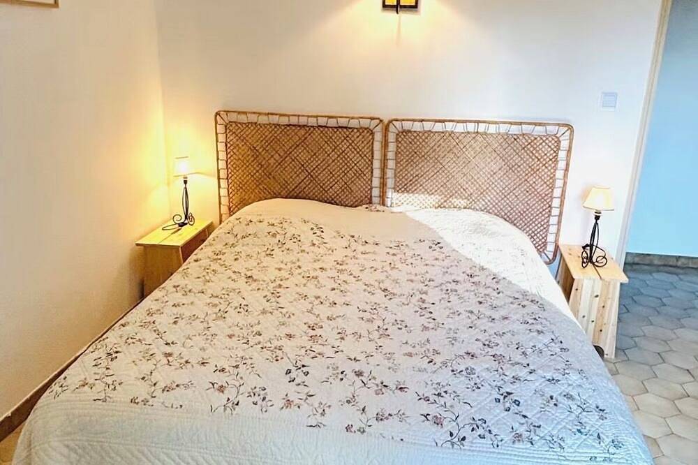 Maison Provençale avec piscine privée Lou Mas Peyrettes in Camaret-sur-Aigues, Vaucluse