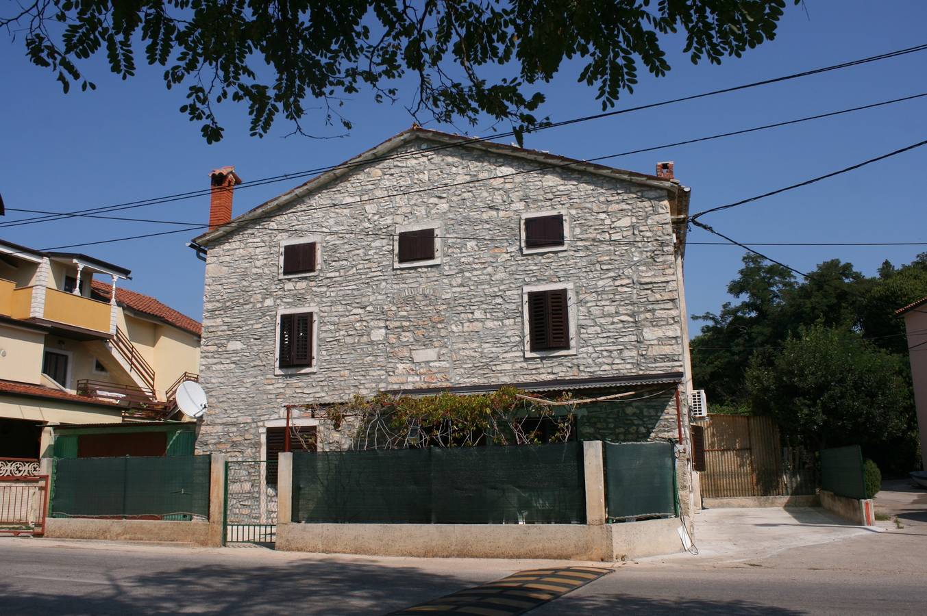 Ganze Wohnung, 2-Zimmer-Ferienwohnung am Strand Zambratija, Umag A-7030-a in plaža Zambratija, Zambratija