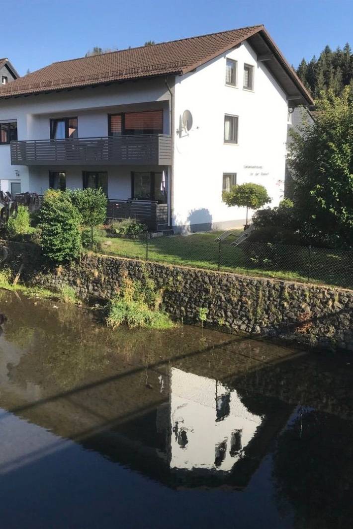 Ferienwohnung für 4 Personen, mit Garten und Ausblick in Steinwiesen