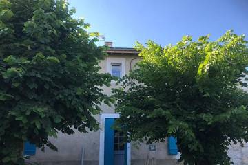 Gîte pour 6 personnes, avec terrasse et jardin à Sourzac