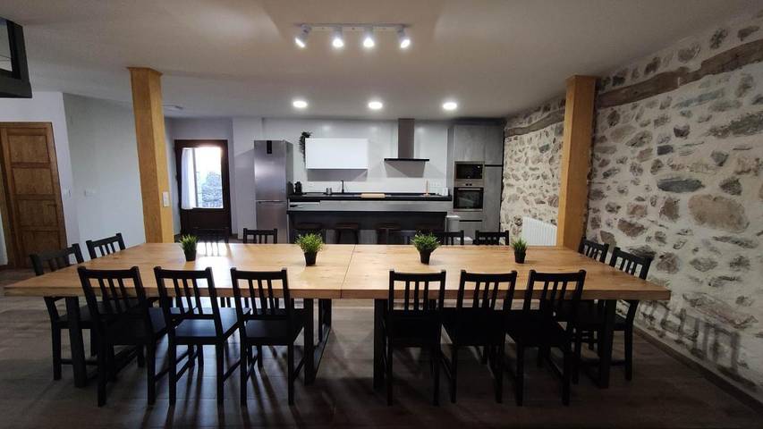 Apartamento para 16 personas, con Balcón y Terraza además de Jardín y Vistas en Turégano