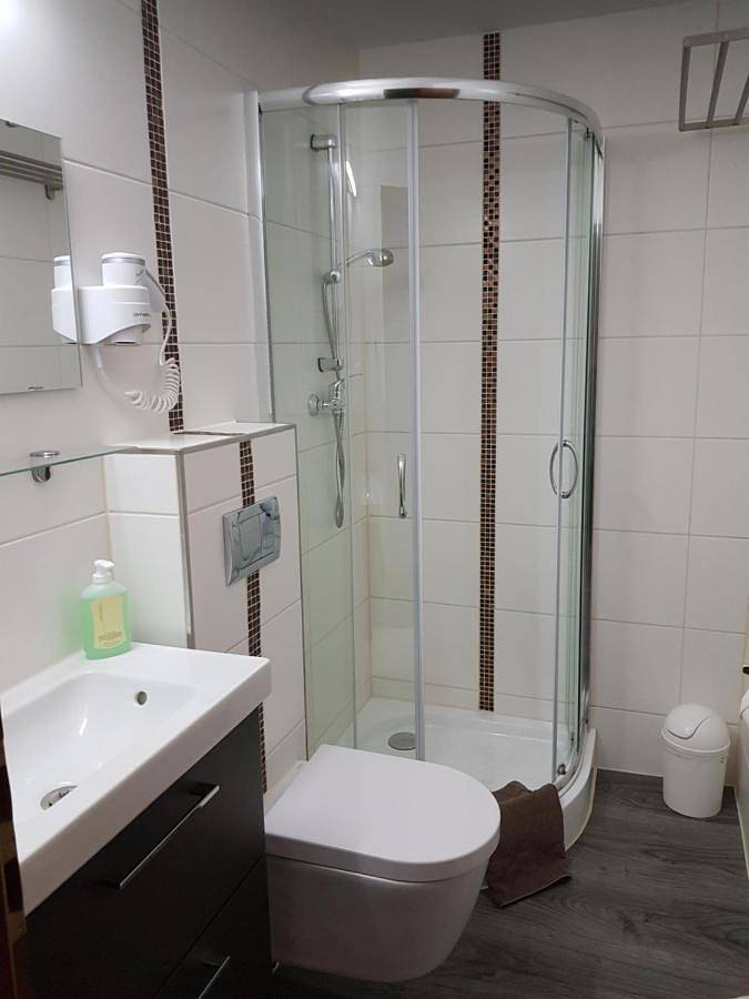 Hotel für 2 Personen, mit Terrasse und Garten sowie Pool und Ausblick in Uhlstädt-Kirchhasel - 2
