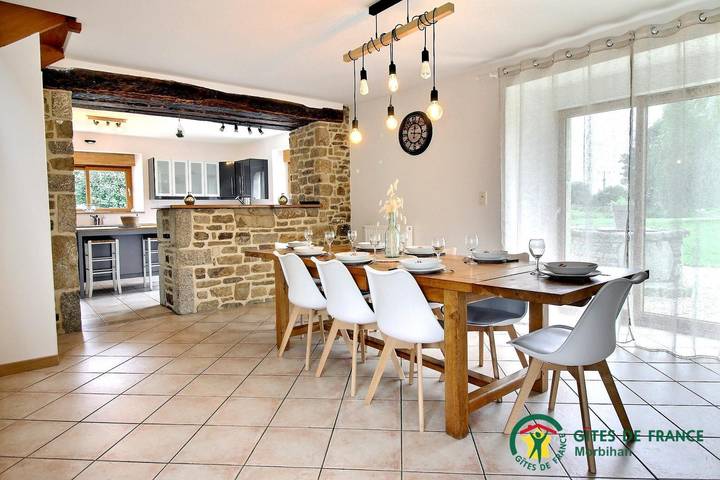 Gîte pour 6 personnes, avec Terrasse ainsi que Jardin et Vue à Landaul