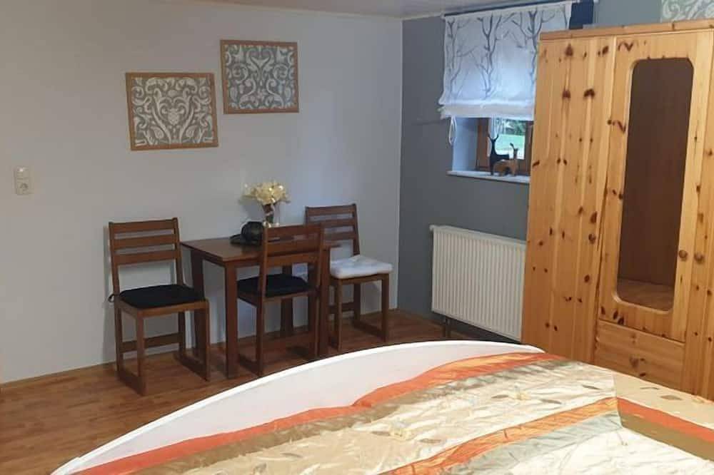 Ganze Wohnung, Gemütliche Ferienwohnung (85 qm) für bis zu 5 Personen mit voll ausgestatteter Küche in Bischofsheim an der Rhön, Rhön-Bayern