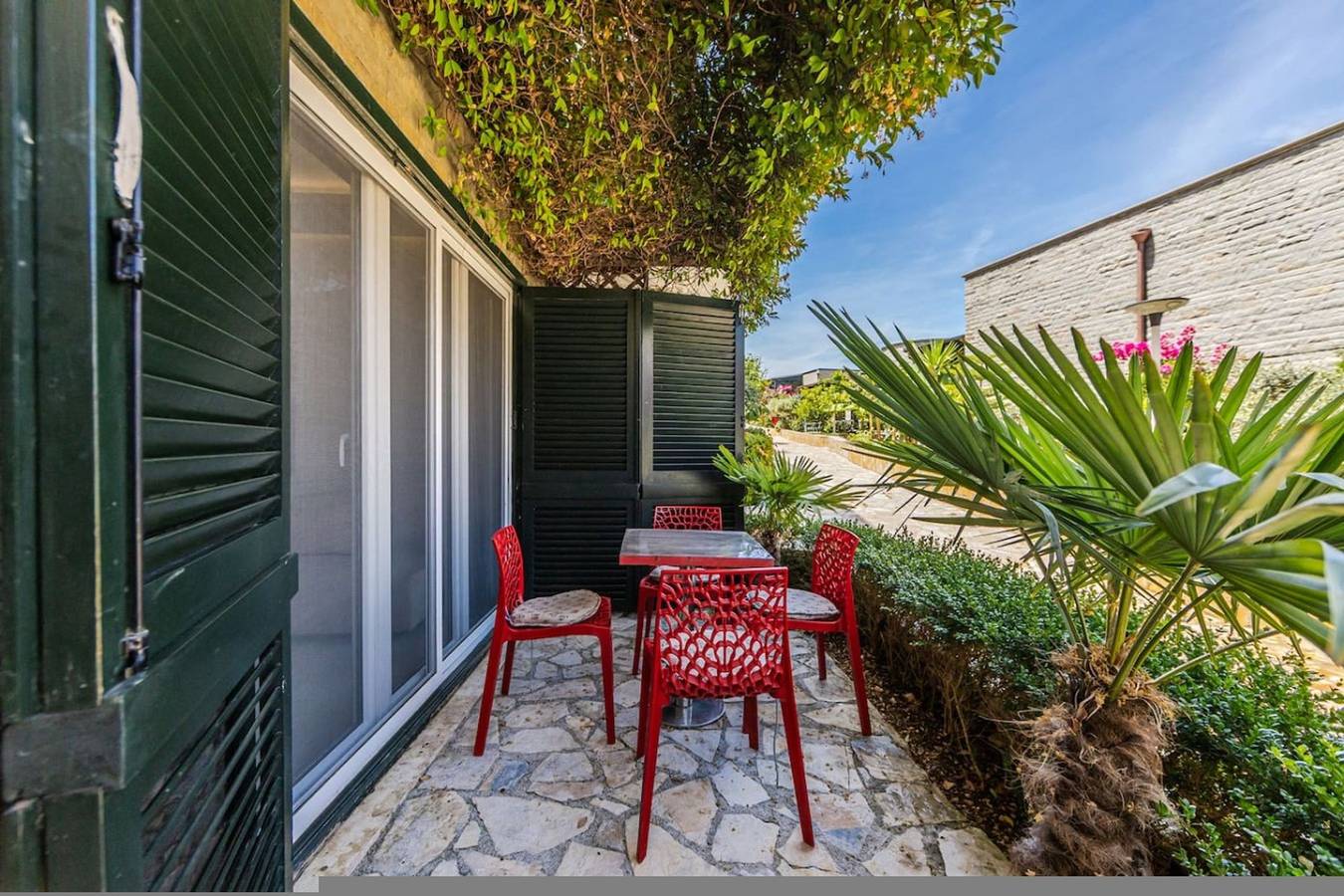 Apartamento entero, Aquamarine Poolside Apartment | 1Br & Free Parking in Orikum, Vlorë