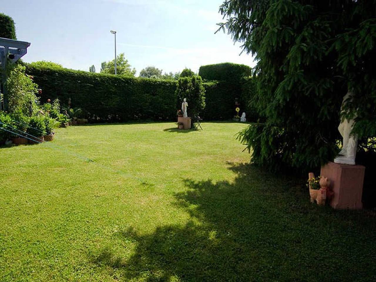 Gästezimmer in Kippenheim R.Müller - Dreibettzimmer mit Dusche und Wc in Kippenheim, Mittlerer Schwarzwald
