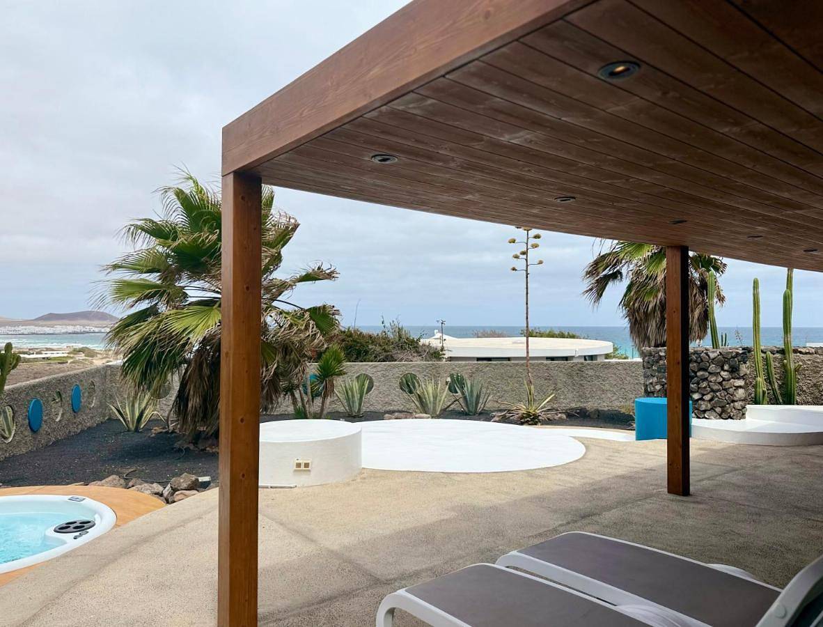 Canaryislandshost l Origen in Famara Beach, Teguise