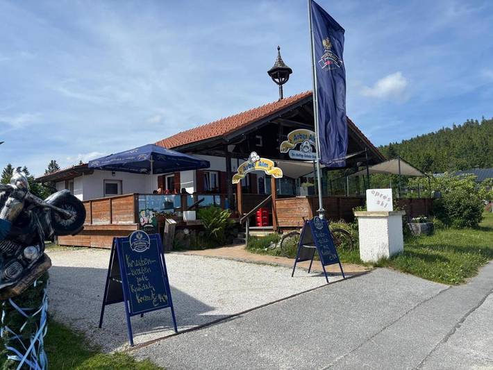 Ferienwohnung für 4 Personen, mit Balkon und Whirlpool sowie Terrasse und Garten