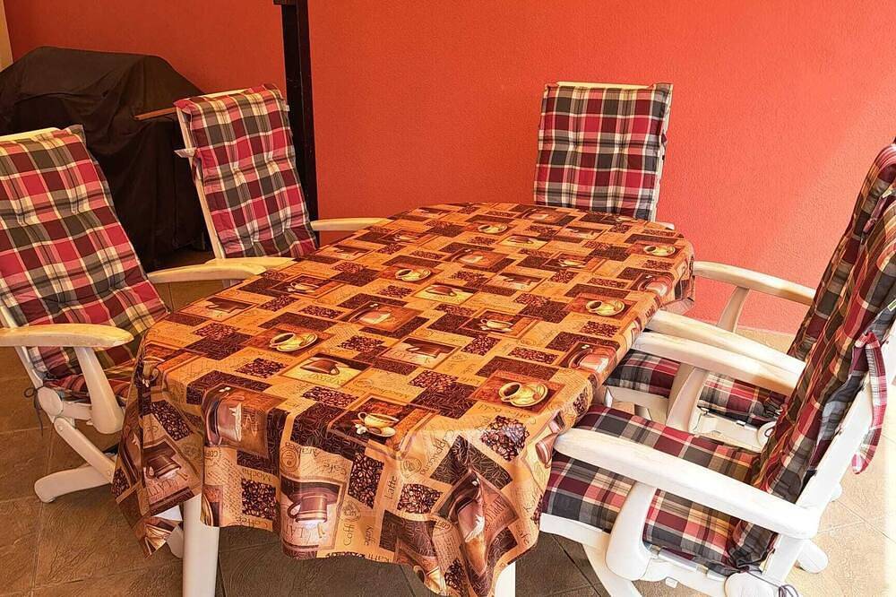Ganze Wohnung, Hundefreundliche Ferienwohnung am Balaton/Balatonboglar für 4Personen in Balatonboglar, Plattensee Südufer