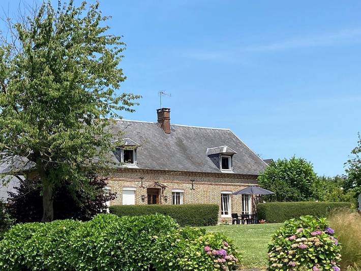 Gîte pour 4 personnes, avec jardin et terrasse à Néville