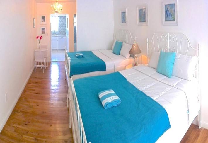 Hotel para 16 personas, con jardín además de terraza y vistas - 1