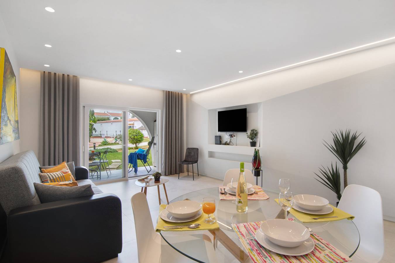 Entire apartment, Apartment 'Saro' with Shared Pool, Wi-Fi and Air Conditioning in Albufeira, Faro District