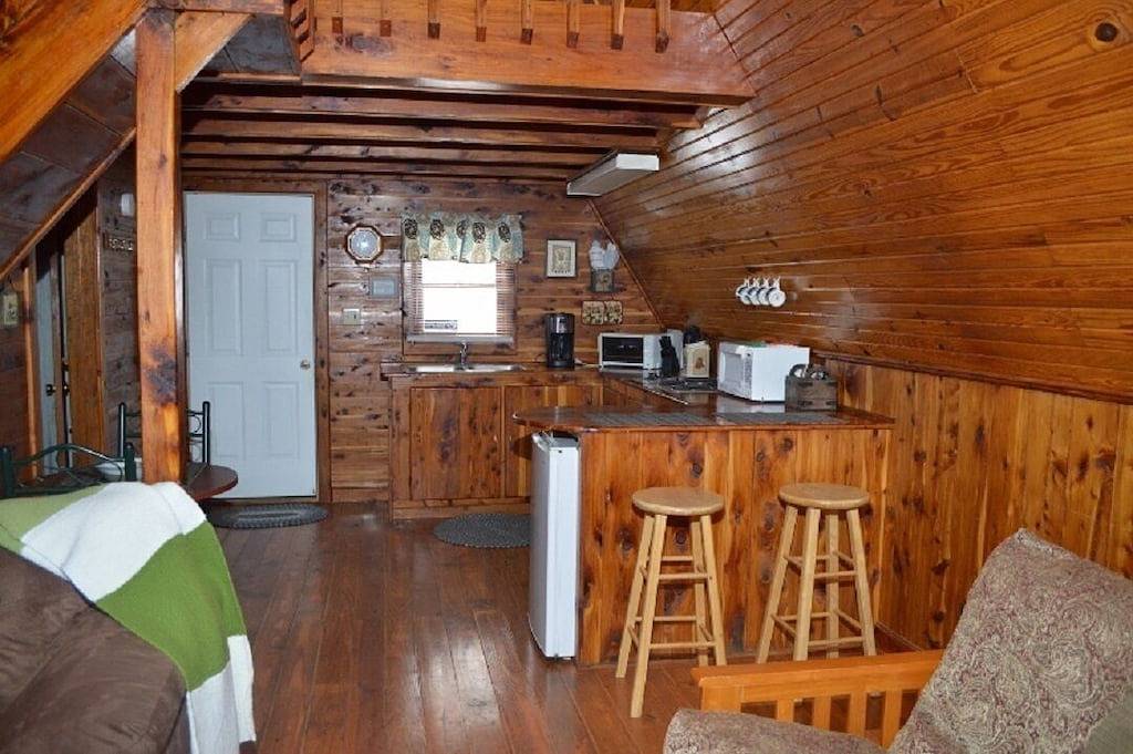 Cedar A Frame Chalet Kabine 5 mit Whirlpool im Patoka Lake So. Indiana in Patoka Lake