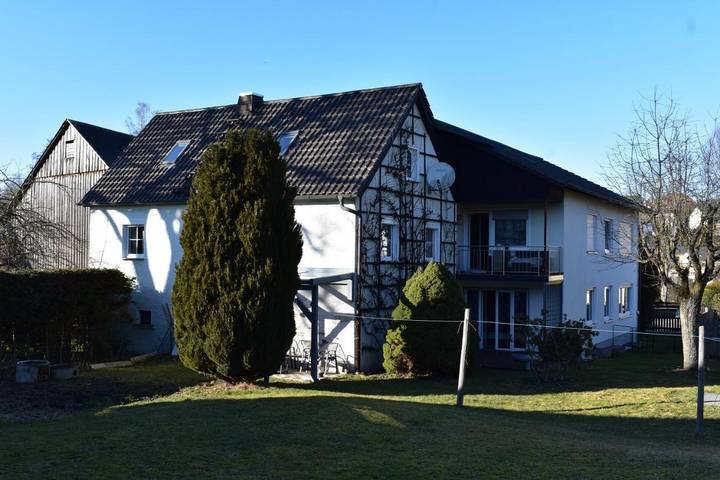 Ferienwohnung für 2 Personen, mit Terrasse und Garten sowie Ausblick in Schwarzenbach an der Saale