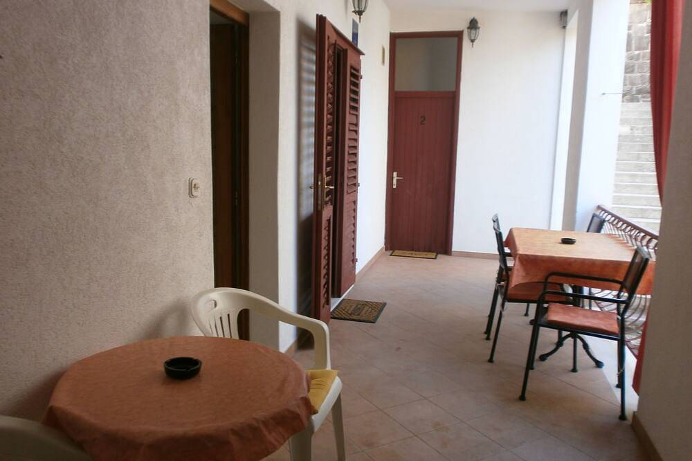 Entire apartment, Two bedroom apartment with balcony and sea view Podgora, Makarska (A-12326-b) in Podgora, Makarska Riviera