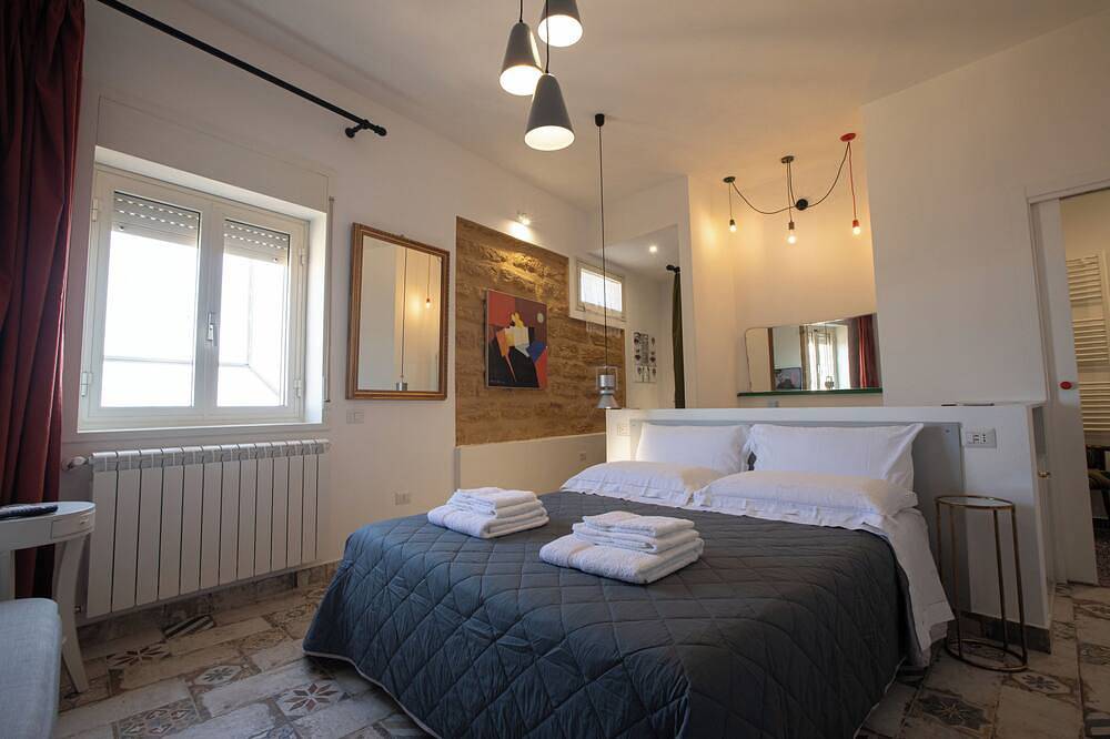 Ganze Wohnung, Casuzza at the Dome with a Sea View, within walking distance of the Cathedral! in Agrigento, Agrigento Provinz