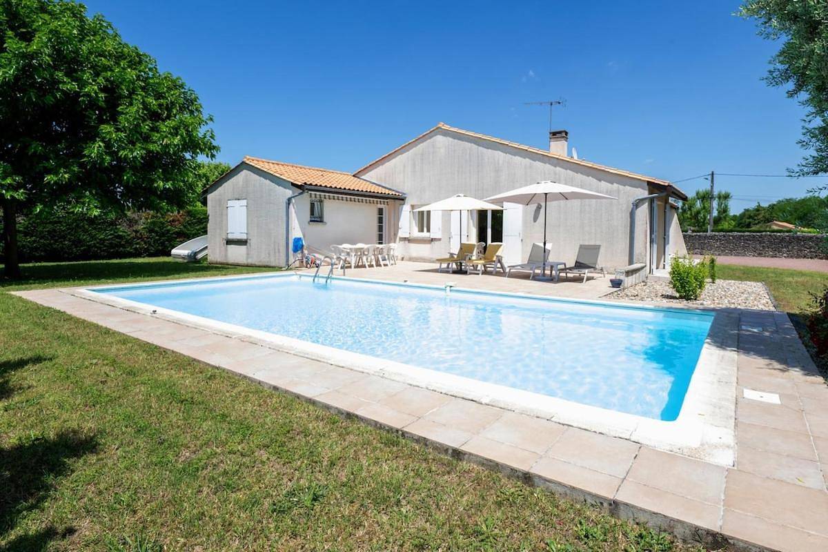 Three-Bedroom Villa in Podensac, Région de Langon