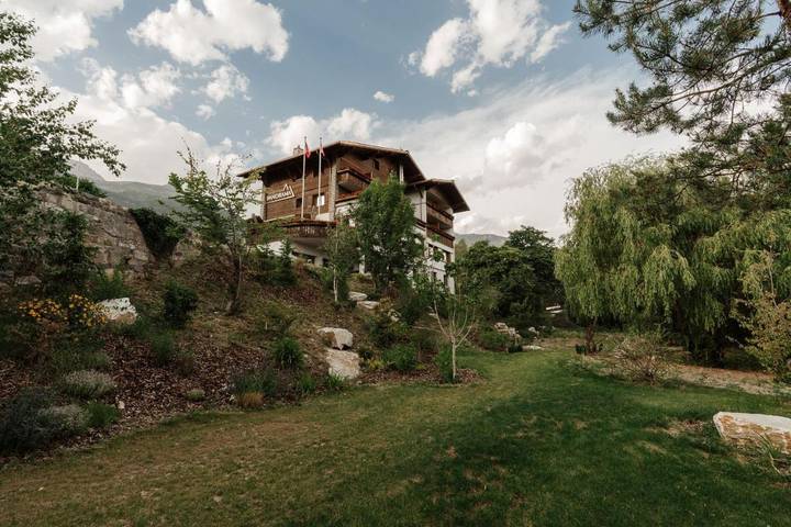 Hôtel pour 2 personnes, avec jardin ainsi que sauna et vue à Mollens - 2