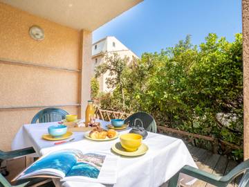 Gîte pour 4 personnes, avec bassin pour enfant ainsi que jardin et terrasse, animaux acceptés dans Les Issambres