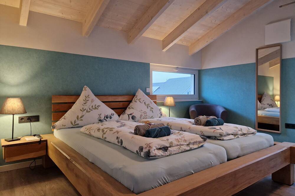 5* Ferienhaus mit Sauna für bis zu 5 Personen direkt am Naturpark Reinhardswald in Hofgeismar, Hessisches Bergland