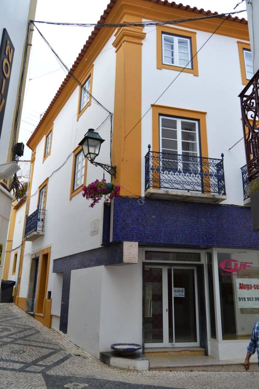 Apartamento de férias inteiro, Double Room with Private Bathroom in Abrantes e Alferrarede, Rio Tejo
