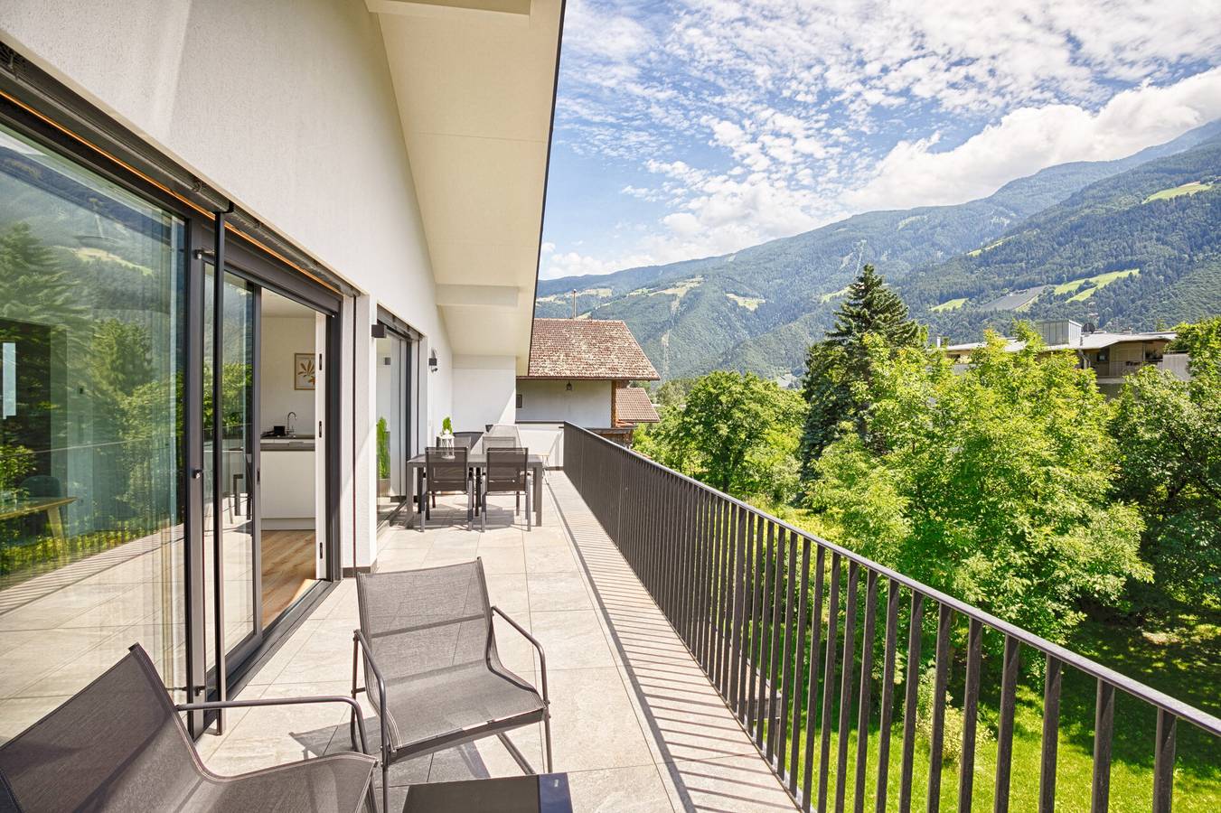 Ganze Wohnung, Apartment 'Naturns Mountain Suite' mit Bergblick, privater Terrasse und Wlan in Naturns, Texelgruppe