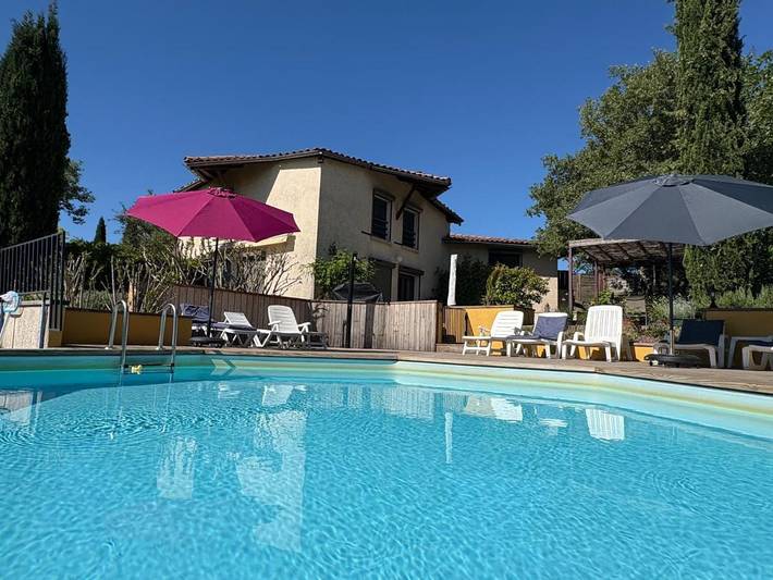 Location de vacances pour 8 personnes, avec piscine ainsi que jardin et vue à Pradons - 2