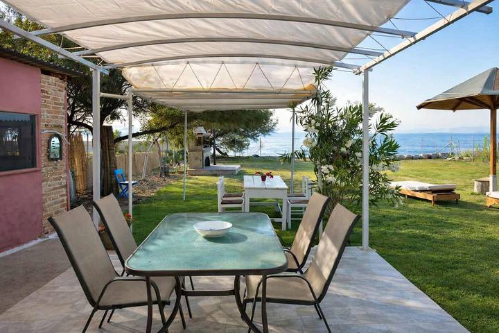 Beachfront Bliss in Corfu - Vasiliki's Sea House in Korfu