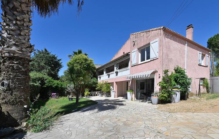 Gîte pour 4 personnes, avec Terrasse à Lunel