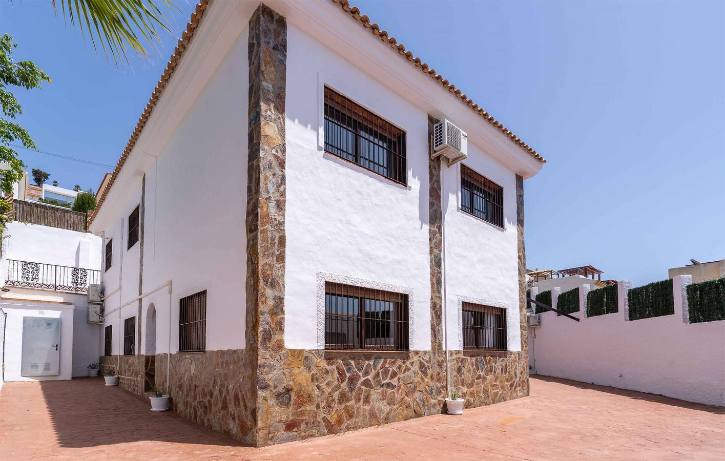 Acogedor oasis con piscina y aparcamiento, a 2,5 km de la playa in Benalmádena, Costa del Sol