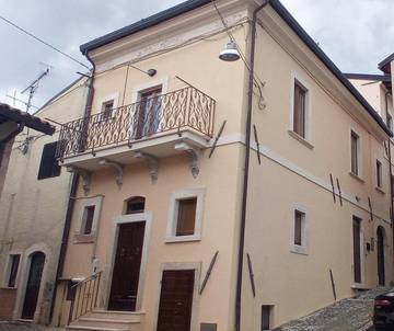 Location de vacances pour 5 personnes, avec balcon à Barisciano