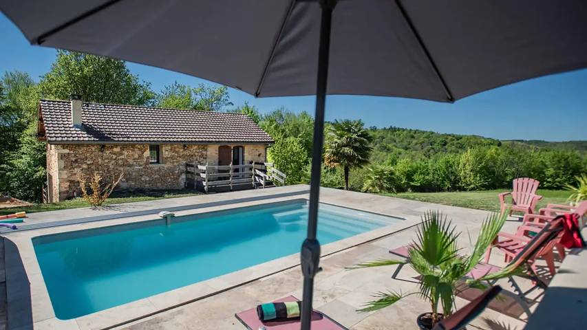 Location de vacances pour 6 personnes, avec Terrasse ainsi que Jardin et Piscine à Saint-Cernin-de-l'Herm