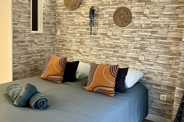 Entire apartment, Casa Cloutiers #1 -Studio Rdc -Hyper Centre Brive in Brive-la-Gaillarde, Brive-la-Gaillarde region