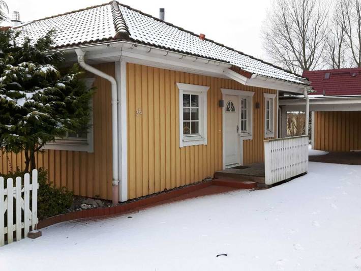 Ferienwohnung für 3 Personen, mit Terrasse und Garten sowie Pool und Sauna in Glowe - 2