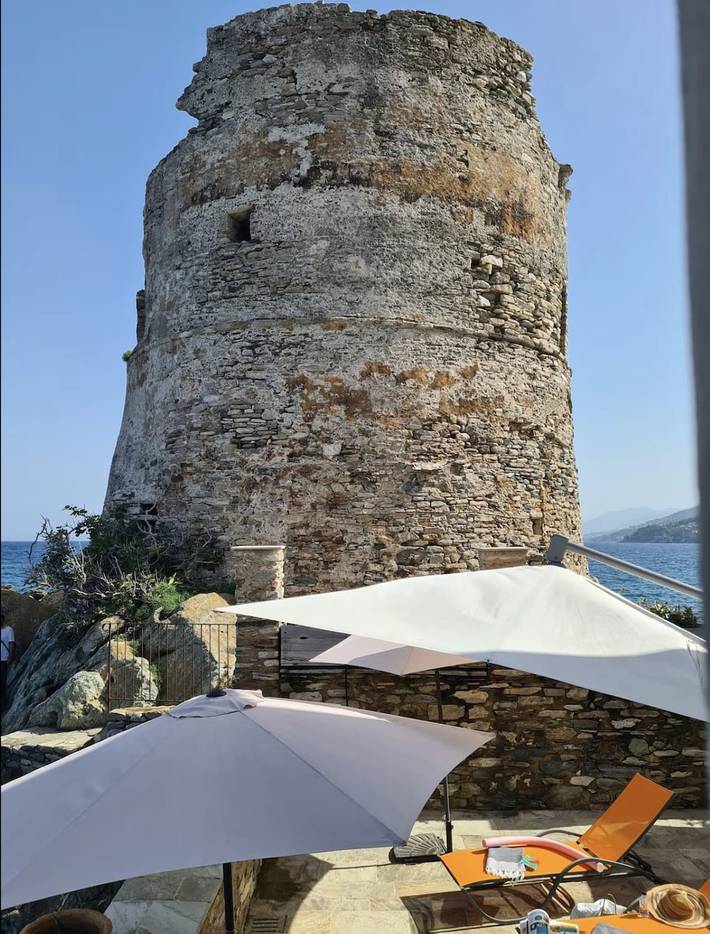 Gîte pour 4 personnes, avec terrasse, adapté aux familles à Brando - 2