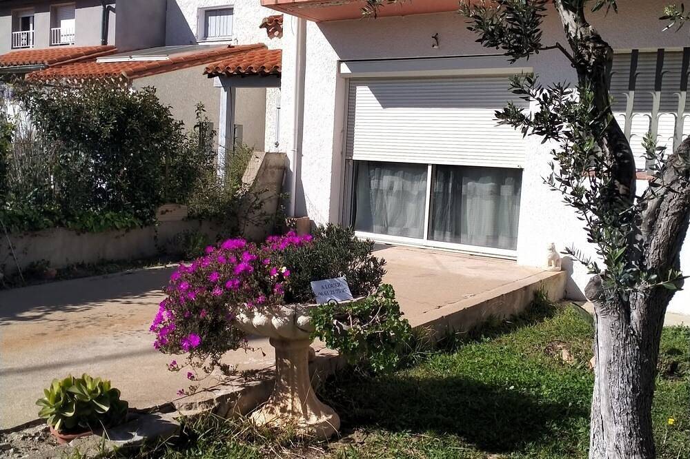 Ganze Wohnung, Apartment 10 Minutes From The Sea in Pia, Côte d'Améthyste
