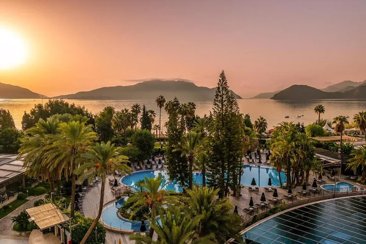 Hotel para 3 personas, con jardín y sauna además de piscina para niños y piscina - 1