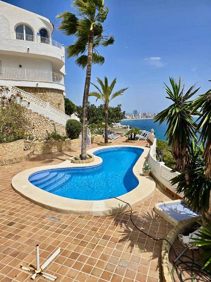 Villa für 16 Personen, mit Whirlpool und Pool sowie Kinderpool und Garten, kinderfreundlich in Calpe