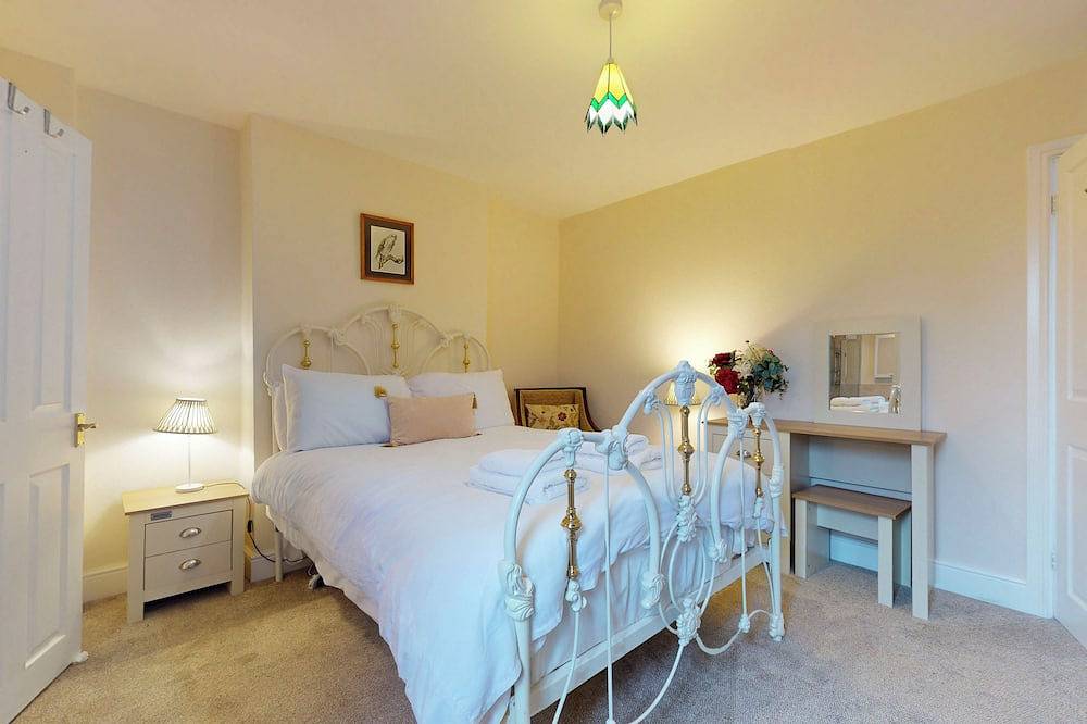 Ganze Wohnung, Chic 2Br w/ Private Backyard - Near Loughton Tube in Loughton, Essex