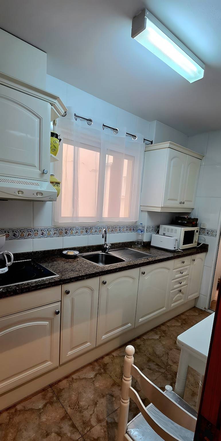 Ganze Wohnung, Apartment 'Sunflower París' mit Wlan in der Nähe des Yachthafens von Santa Pola in Santa Pola, Costa Blanca
