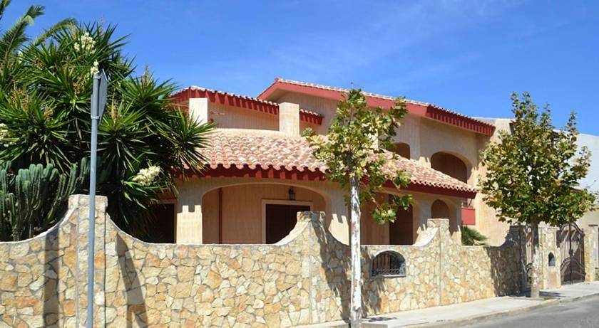 Gîte pour 3 personnes, avec Terrasse et Jardin à Cabras - 4
