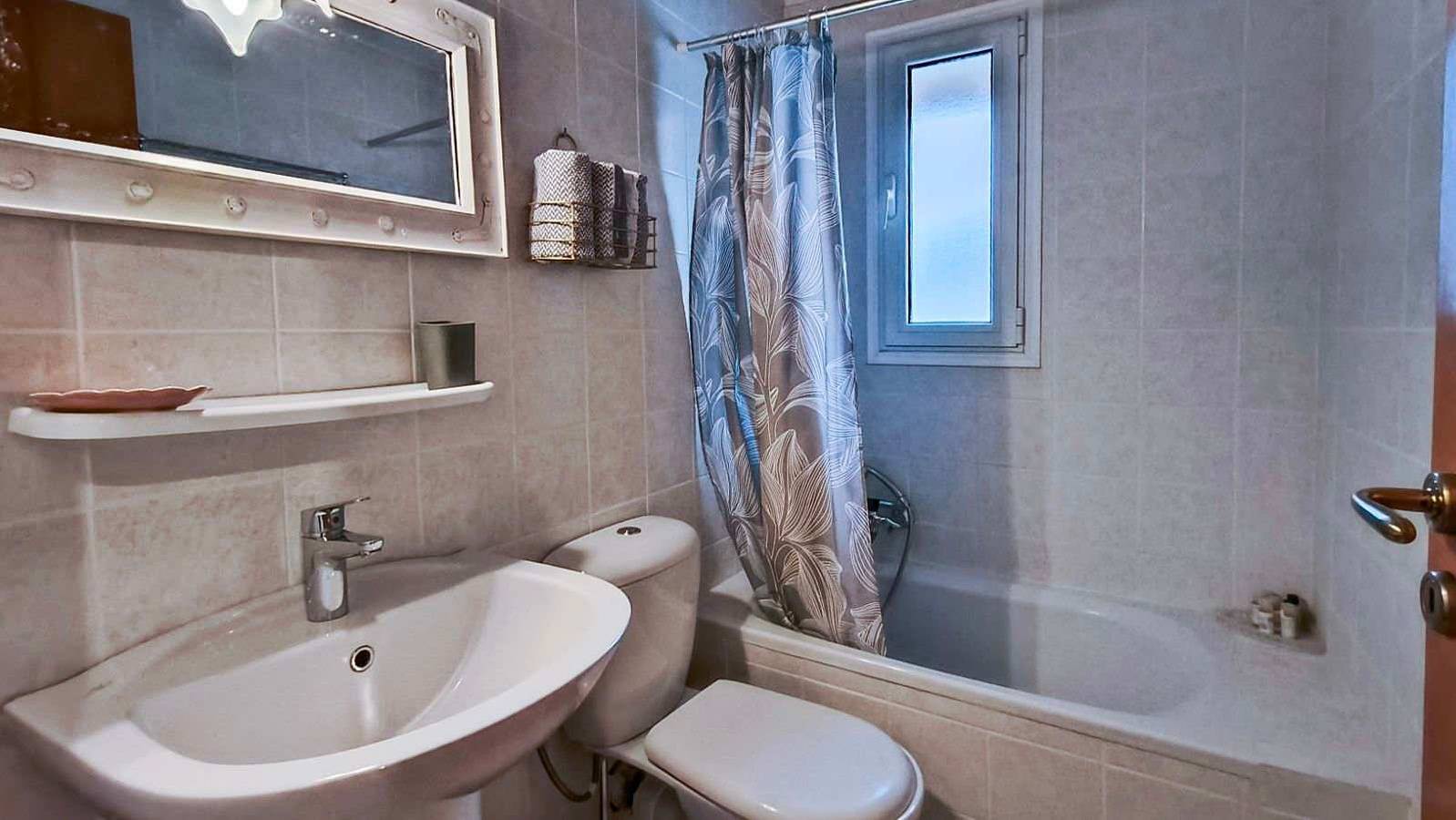 Apartamento entero, Apartamento de vacaciones para 4 personas con balcón/terraza in Síbota (Léucade), Grecia