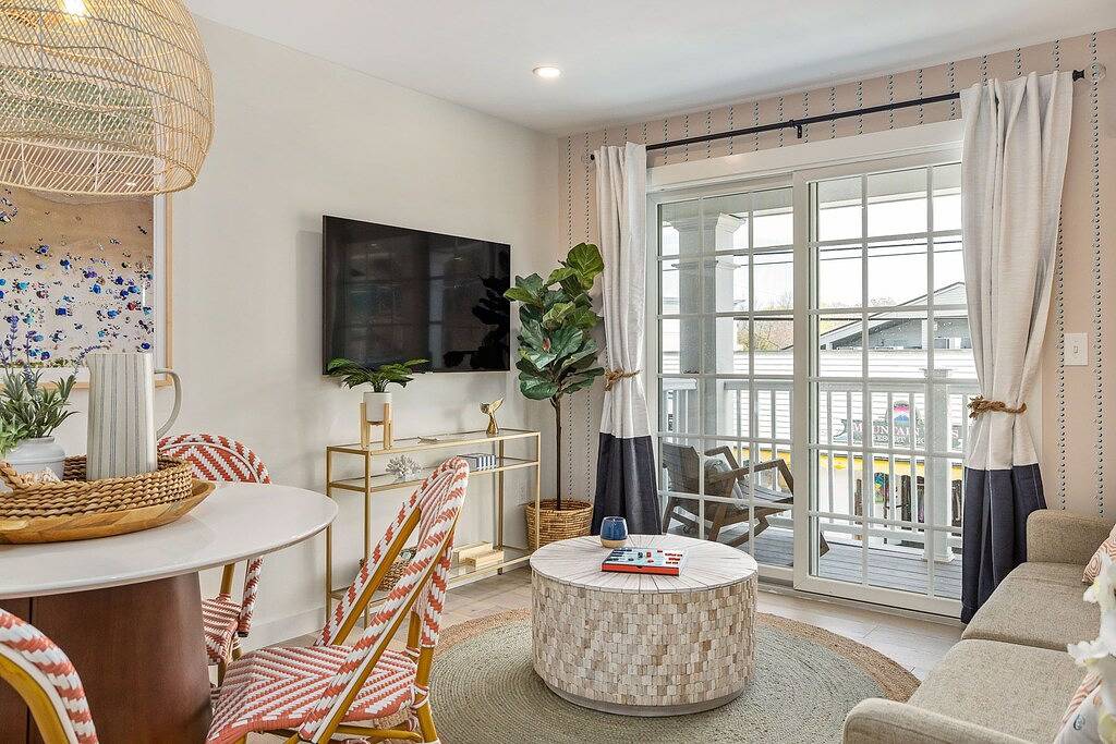 Ganze Wohnung, Zwanzig Ufer - \"Strandchic\" Suiten. Stadtzentrum. Spaziergang überall in Ogunquit, York County