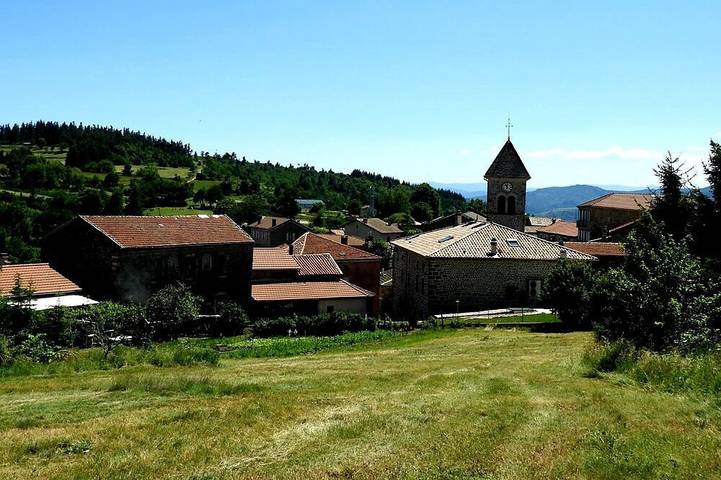 Location de vacances pour 5 personnes, avec Jacuzzi ainsi que Terrasse et Jardin à Nozières