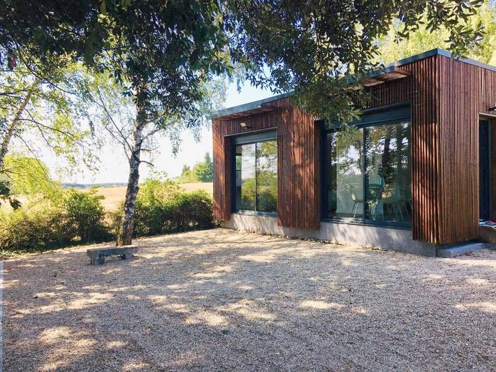 Gîte pour 3 personnes, avec vue ainsi que terrasse et jardin, animaux acceptés dans Lancôme