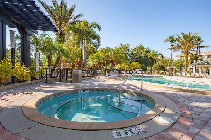 Vacation apartment for 4 people, with pool and hot tub in Central Florida
