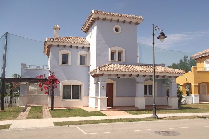 Casa de vacaciones para 8 personas, con jardín y sauna además de piscina y jacuzzi en Torre-Pacheco