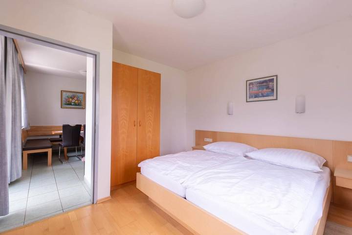 Ferienwohnung für 6 Personen, mit Balkon und Garten sowie Seeblick in Naturarena Kärnten